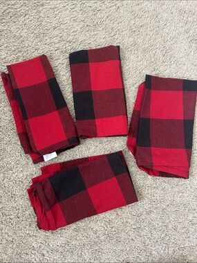 St. Nicholas Square Red and Black Buffalo Plaid Napkin Set